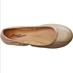 Lucky 🍀 Brand Emmie Ballet Flat in Platinum